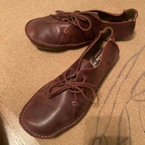 Clarks Size 8.5 leather brogues